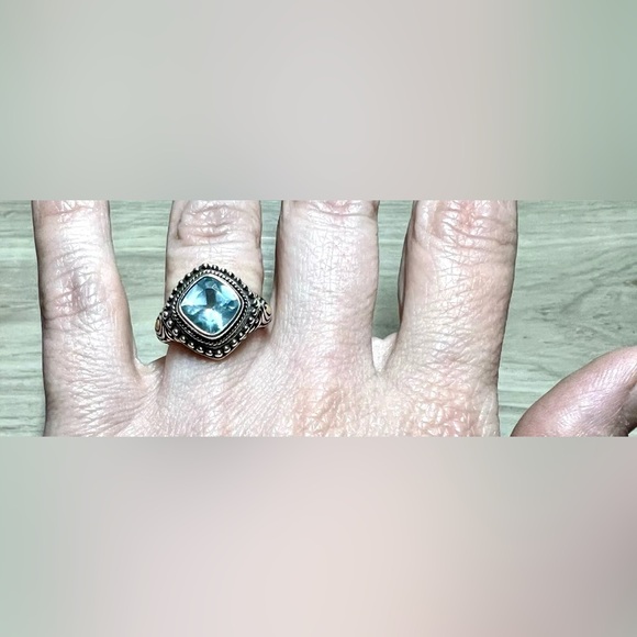 Vintage Designer (M ID) Sterling Silver & Gold Accented Blue Topaz Ring - Picture 9 of 11